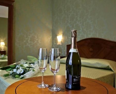 Trevi Qq Rooms Roma Exterior foto